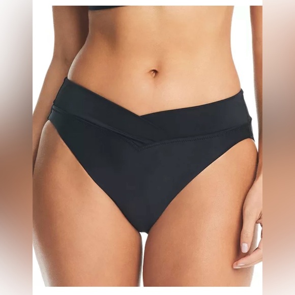 NWT Bar III
Women's V-Waist High-Leg Bikini Bottoms size XL - Picture 1 of 2